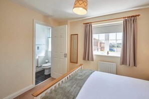 4 bedrooms, iron/ironing board, travel crib, free WiFi