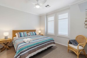4 habitaciones, tabla de planchar con plancha, wifi y ropa de cama 
