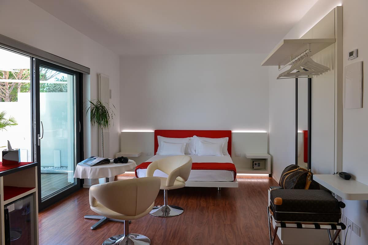 Suite junior | 1 habitación, minibar, caja de seguridad en la habitación y escritorio