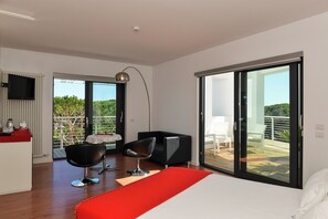 ห้องพาโนรามิกสวีท | 1 ห้องนอน, มินิบาร์, ตู้นิรภัยในห้องพัก, โต๊ะทำงาน