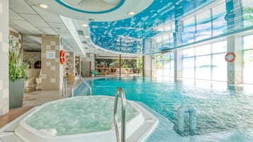 Indoor spa tub