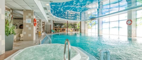 Indoor spa tub