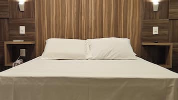 Deluxe Studio Suite | In-room safe, desk, laptop workspace, soundproofing