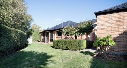 Homely Unit Near the City with Parking & Wifi