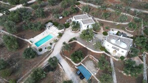 Exterior - Old trullo and lamia in one hectar garden pool with view. (Ostuni)