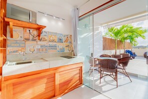 Apartment | Eigene Küche | Kochgeschirr/Geschirr/Besteck