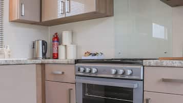 Refrigerador, lavavajillas, tetera/pava eléctrica, tostadora
