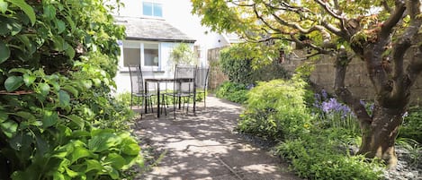 Cottage | Property grounds
