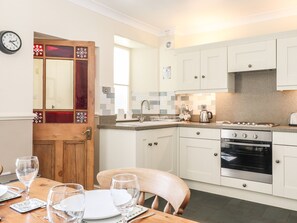 Cottage | Bếp riêng | Tủ lạnh, ấm điện, lò nướng bánh mì, dụng cụ nấu nướng/bát dĩa/dao nĩa 