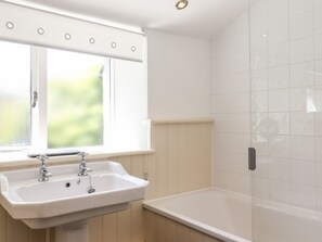 Cottage | Bathroom | Shower - Primrose Cottage (Keswick)