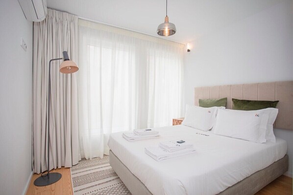 2 Schlafzimmer, Schreibtisch, Bügeleisen/Bügelbrett, WLAN