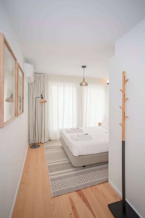 Unclassified image, 3 of 29, button