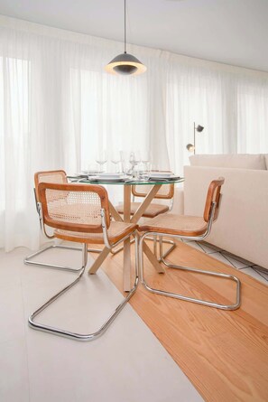 Unclassified image, 5 of 29, button