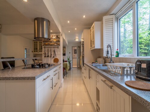Amazing Guest Cottage in Nottingham with Parking! - Pass the Keys
