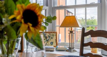 Pass the Keys | The William Morris Lodge in the centre of Ludlow
