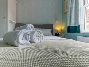 2 bedrooms, iron/ironing board, free WiFi, bed sheets - The William Morris Lodge in the centre of Ludlow - Pass the Keys (Ludlow)