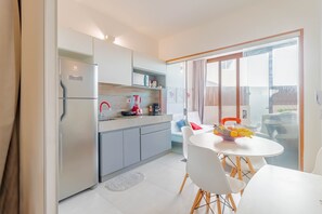 Apartment | Private kitchen - JB03 Flat 250m da Praia de Jaguaribe (Salvador)