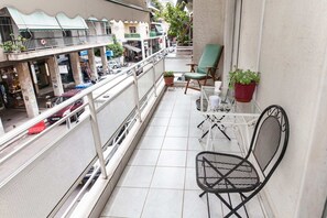 Apartment | Balcony - Beautiful Retro Apt in Koukaki (Athens)