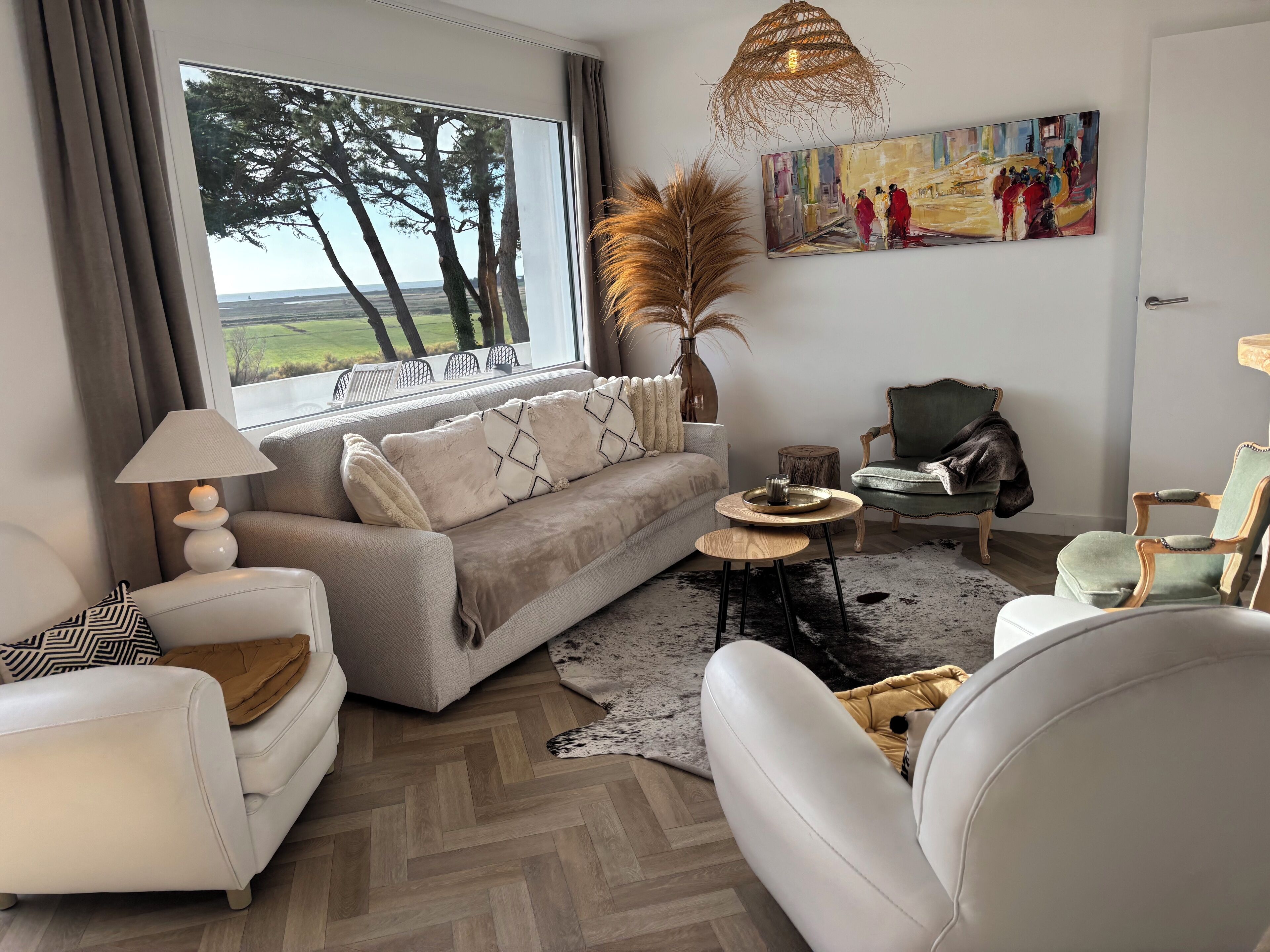 智能電視、乒乓球設施