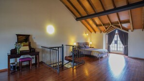 Duplex | In-room safe, individually decorated, individually furnished - Warwick Centre (Nairobi)