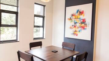 Apartment, 1 Bedroom | Dining room