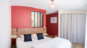 4 室のベッドルーム、アイロン / アイロン台、旅行用ベビーベッド、WiFi (無料)