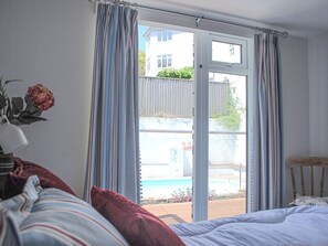 4 habitaciones, decoración personalizada y muebles diferentes 