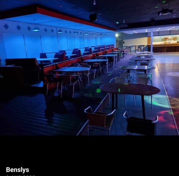 Bar (in der Unterkunft)