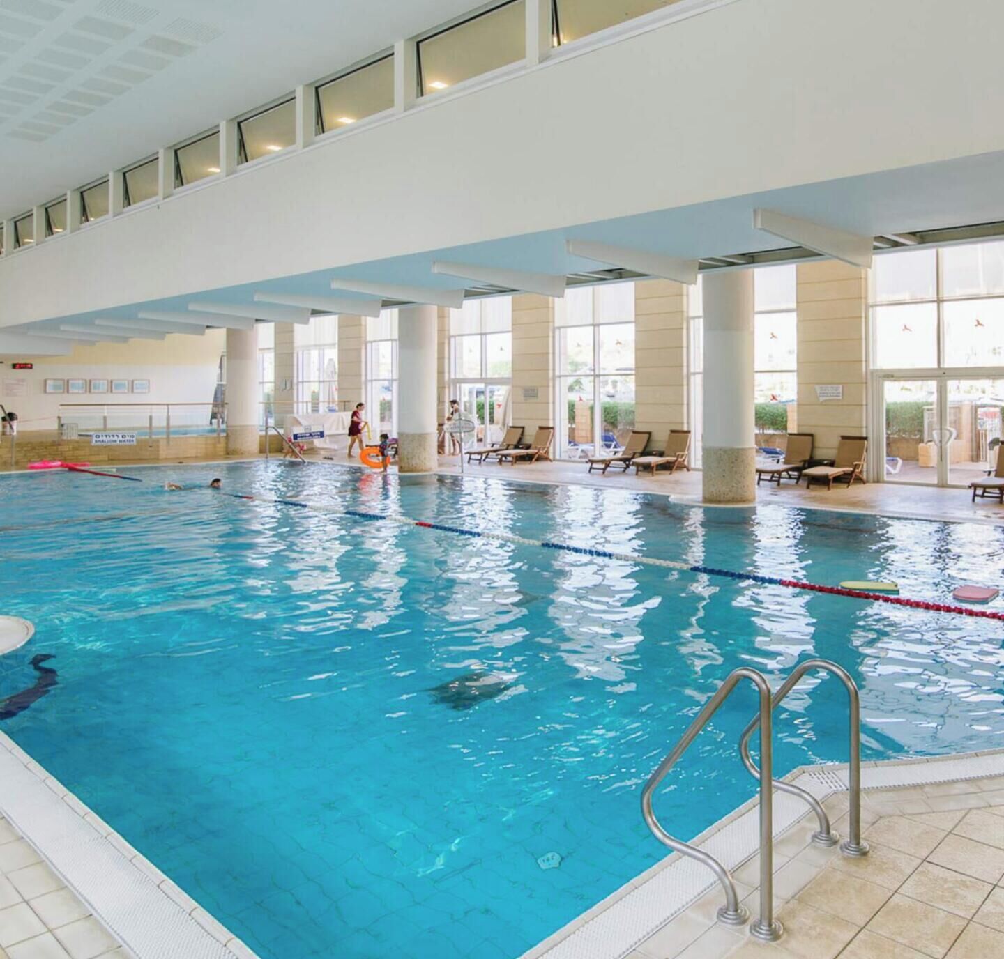 สระว่ายน้ำในร่ม