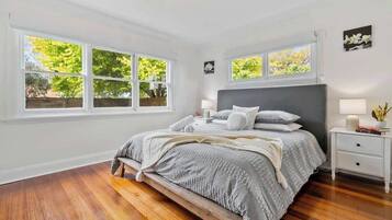 3 bedrooms, desk, iron/ironing board, travel cot