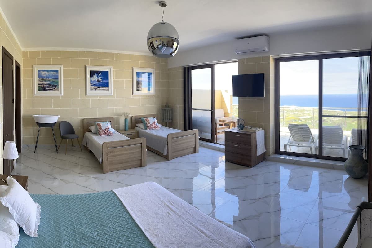 Panoramic Quadruple Room | 1 bedroom, minibar, individually decorated, individually furnished