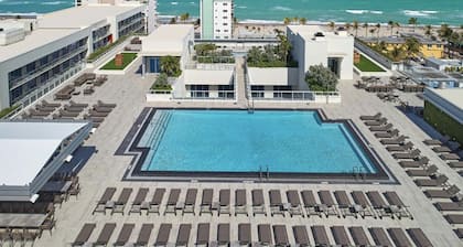 Costa Hollywood Beach Studios