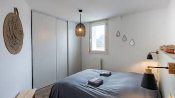 3 slaapkamers, een strijkplank/strijkijzer, gratis wifi, beddengoed