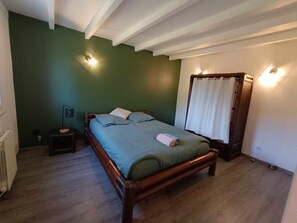 3 bedrooms, desk, iron/ironing board, travel crib - Maison Entre mer et Montagne - Piscine et Jacuzzi (Grasse)