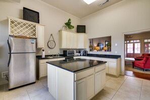 Fridge, microwave, stovetop, dishwasher - Tuscaloosa Condo Rental: Near Bryant-Denny Stadium (Tuscaloosa)