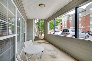 Outdoor dining - Tuscaloosa Condo Rental: Near Bryant-Denny Stadium (Tuscaloosa)