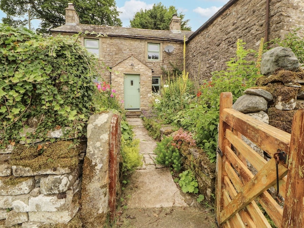 Cottage | Property grounds