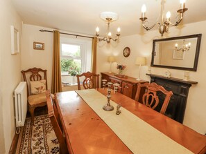 Cottage | Dining