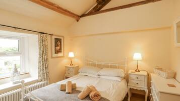 Cottage | 2 bedrooms, individually decorated, individually furnished, free WiFi