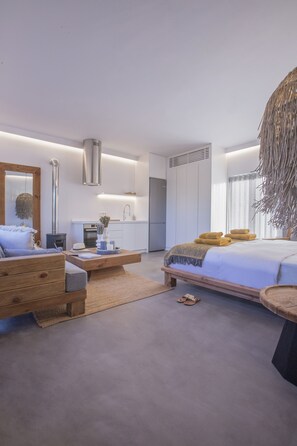 1 makuuhuone, tallelokero huoneessa, työpöytä, äänieristys