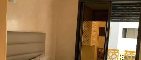 2 bedrooms, travel cot, WiFi, bed sheets