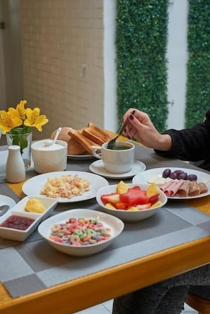 Free daily buffet breakfast