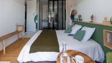 5 slaapkamers, een strijkplank/strijkijzer, reisbedje, gratis wifi