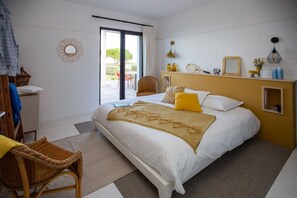 5 bedrooms, iron/ironing board, travel cot, free WiFi