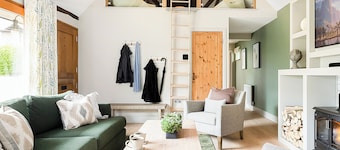 2 bedroom accommodation in Bramley, near Tadley