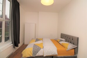 2 chambres, fer et planche à repasser, Wi-Fi, draps fournis