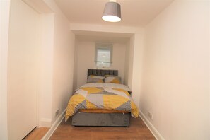 2 bedrooms, iron/ironing board, WiFi, bed sheets - Deluxe 2 Bed Flat close to City (London)