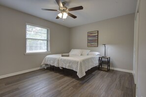 3 soverom, strykejern/-brett, wi-fi og sengetøy