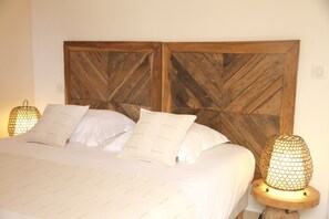 1 bedroom, travel cot, free WiFi, bed sheets