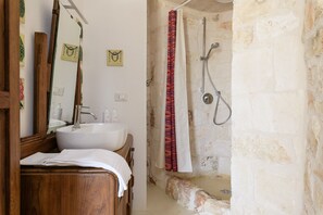 Studio | Badezimmer | Dusche, Haartrockner, Bidet, Handtücher